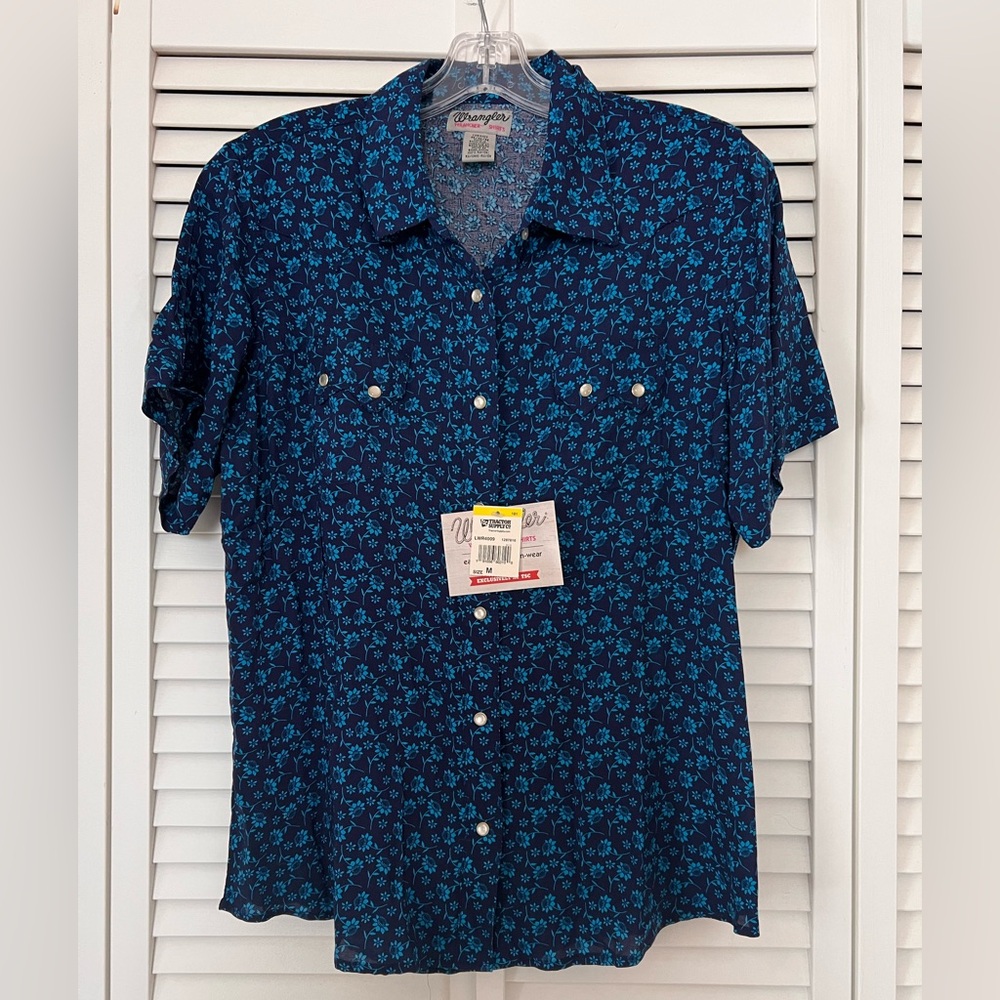 Wrangler Women's Blue Floral Button Down Short Sleeve Shirt